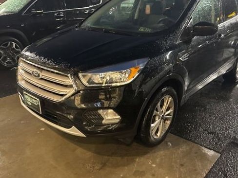 Used 2018 Ford Escape SE image 2