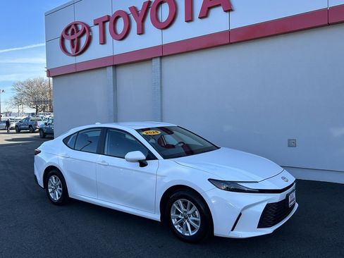 Used 2025 Toyota Camry LE image 1
