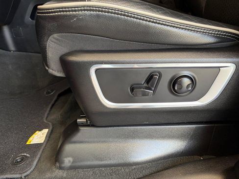Used 2024 RAM 1500 Laramie AWD/4WD image 15