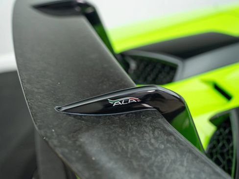 Used 2019 Lamborghini Huracan Performante AWD/4WD image 28