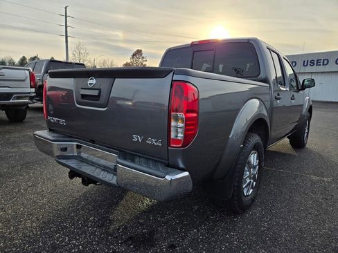 Used 2019 Nissan Frontier SV image 5
