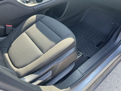 Used 2023 GMC Acadia SLE w/ Driver Convenience Package image 29