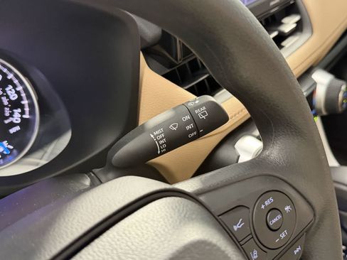Used 2022 Toyota RAV4 LE AWD/4WD image 21