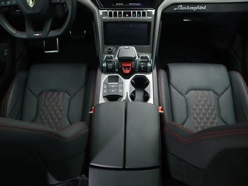 Used 2023 Lamborghini Urus Performante image 17
