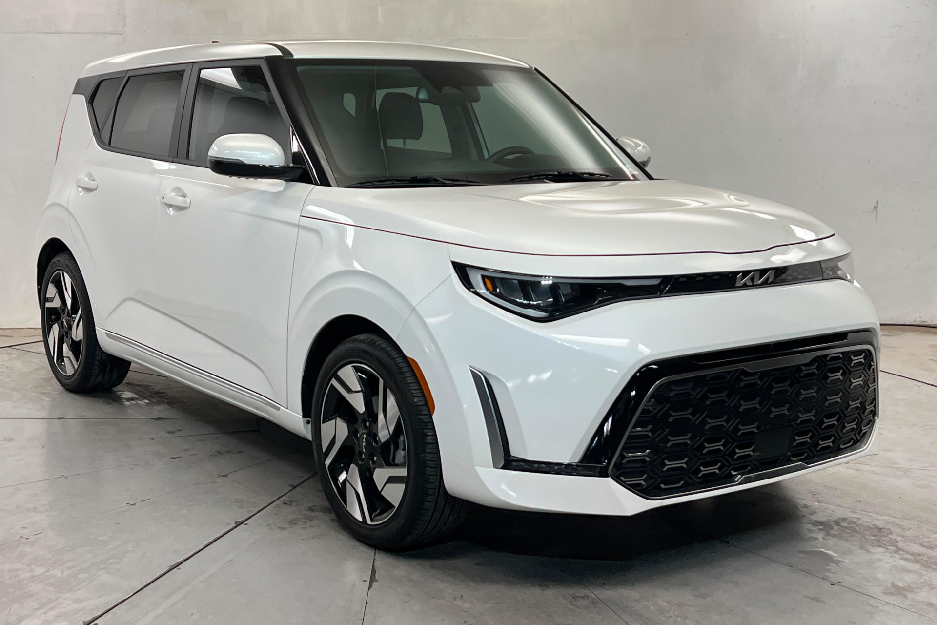 Used 2025 Kia Soul GT-Line w/ GT-Line Technology Package FWD image 8