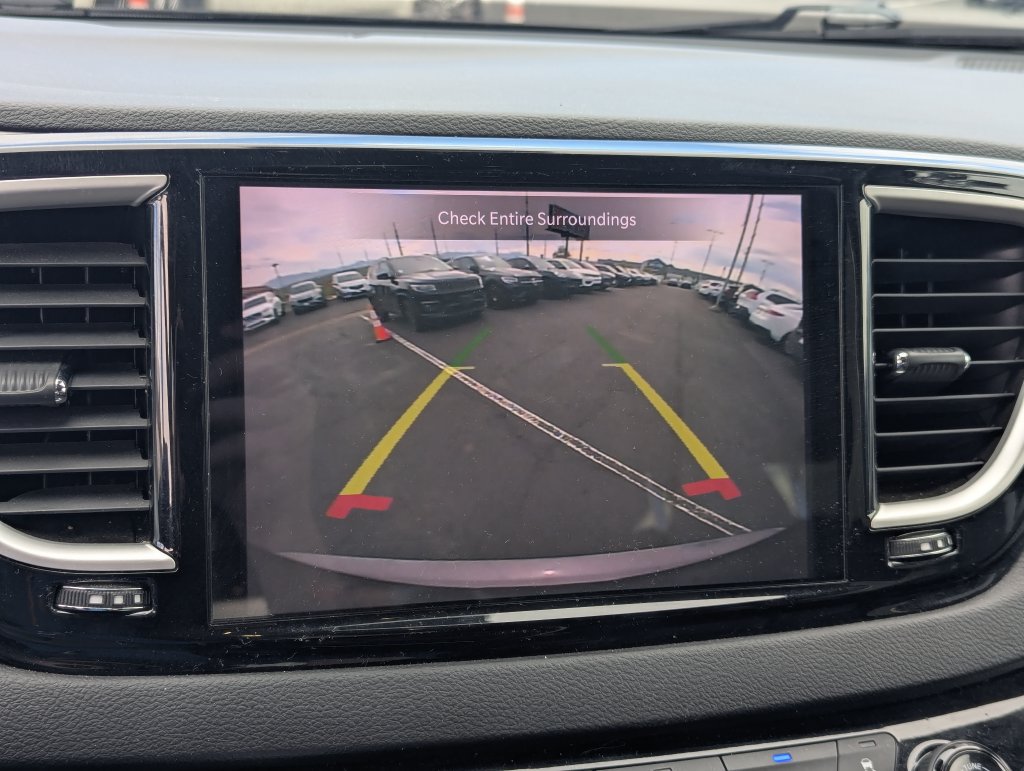 Used 2023 Chrysler Pacifica Touring-L FWD image 16