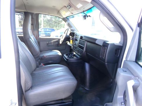 Used 2018 GMC Savana 3500 LS w/ Cold Climate Package RWD image 29