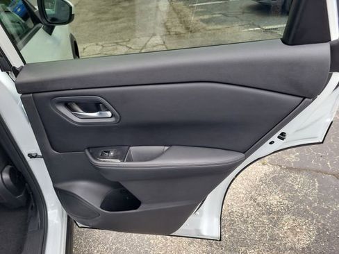 Used 2025 Nissan Rogue SV image 32