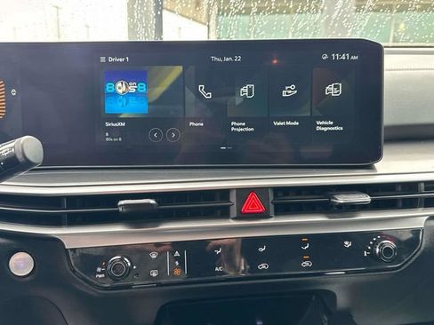 Used 2025 Kia Sorento LX image 29