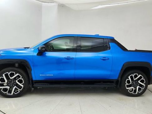 Used 2025 Chevrolet Silverado EV RST image 3