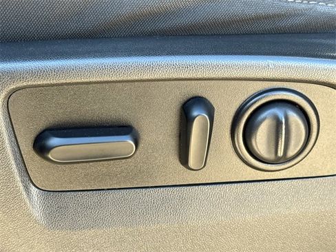 Used 2022 Chevrolet Silverado 2500 LT w/ Convenience Package image 21