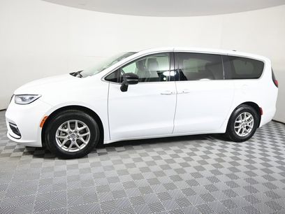 Used 2024 Chrysler Pacifica Touring-L