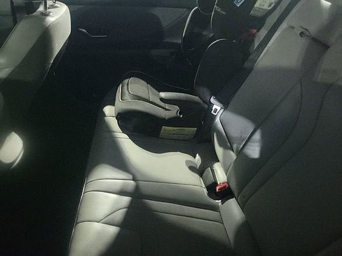 Used 2023 Hyundai Elantra Limited image 23