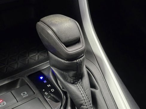 Used 2021 Toyota RAV4 LE image 29