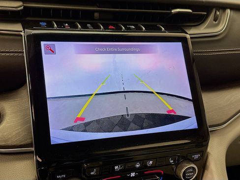 Used 2022 Jeep Grand Cherokee Overland w/ Luxury Tech Group IV image 23