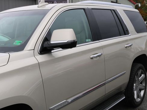 Used 2015 Cadillac Escalade Luxury AWD/4WD image 5