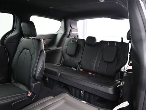 New 2026 Chrysler Pacifica Select FWD image 22