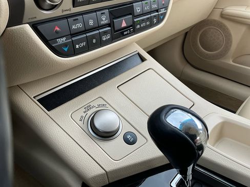 Used 2014 Lexus ES 350 image 16