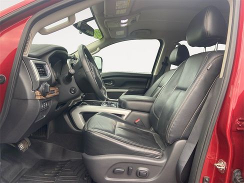 Used 2016 Nissan Titan SL image 9