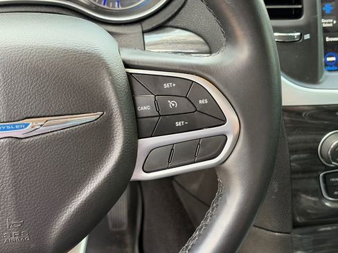 Used 2022 Chrysler 300 Touring L RWD image 23