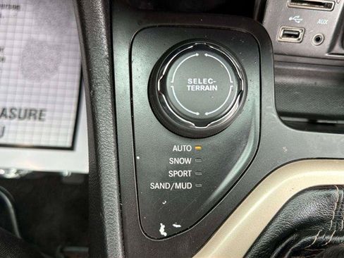 Used 2017 Jeep Cherokee Sport AWD/4WD image 24