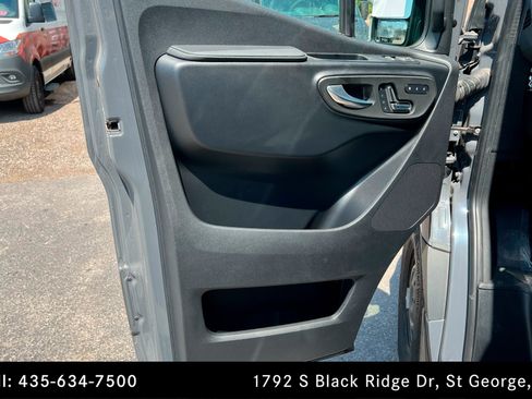 Used 2025 Mercedes-Benz Sprinter 2500 image 14