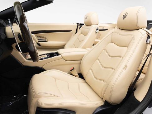 Used 2015 Maserati GranTurismo Convertible RWD image 8