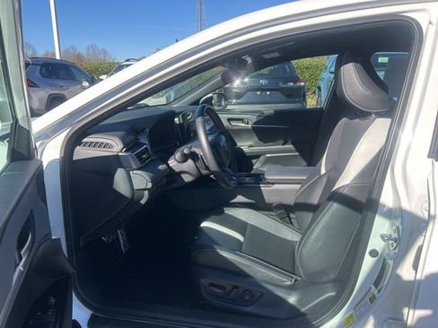 Used 2025 Toyota Camry SE image 13