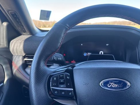 Used 2025 Ford Explorer ST-Line w/ ST-Line Street Pack image 13