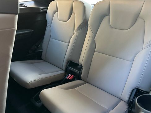Used 2026 Volvo XC90 B6 Plus w/ Protection Package Premier AWD/4WD image 16