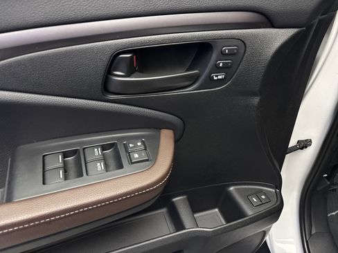 Used 2025 Honda Passport EX-L image 10