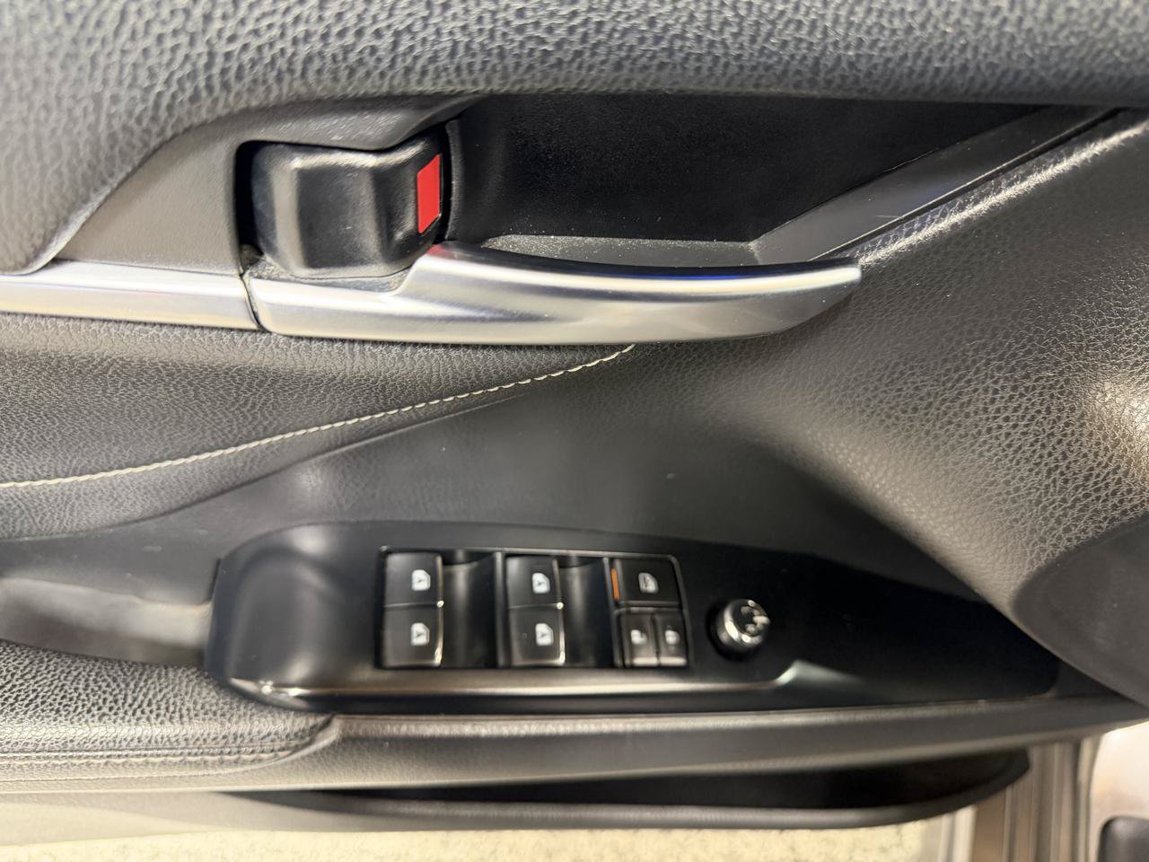 Used 2018 Toyota Camry XSE FWD image 12