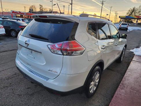Used 2016 Nissan Rogue SV w/ SV Premium Package image 4