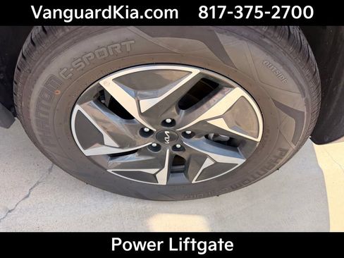 Used 2023 Kia Sorento EX FWD image 9