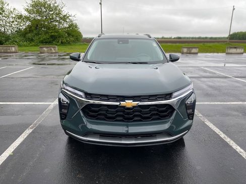 New 2026 Chevrolet Trax LT w/ LT Convenience Package FWD image 2