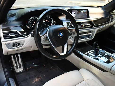 Used 2016 BMW 750i xDrive image 25