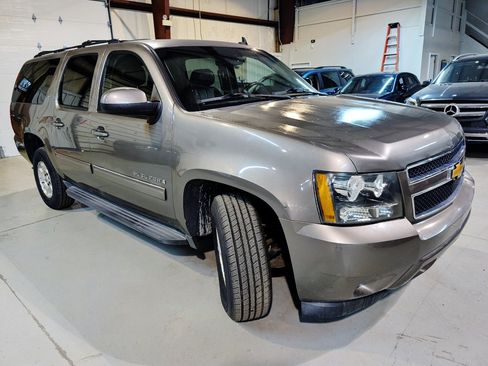 Used 2014 Chevrolet Suburban LT AWD/4WD image 11