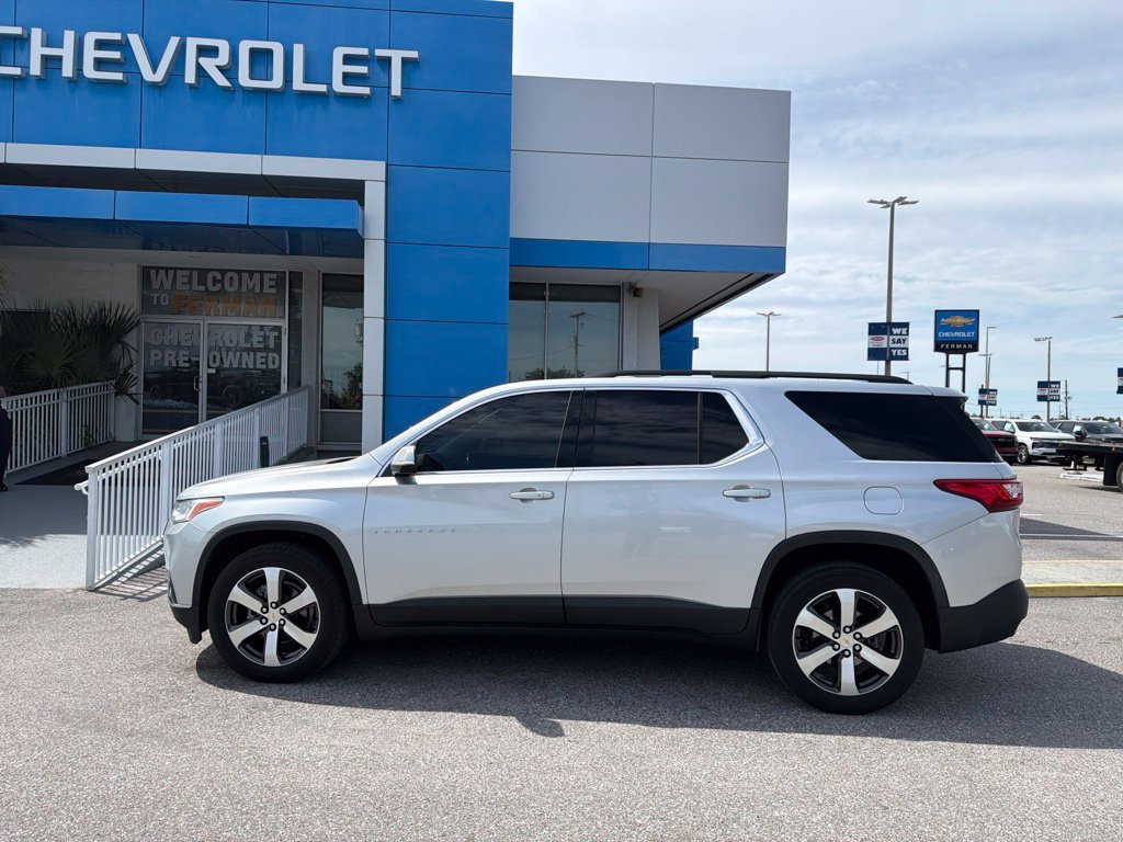 Used 2021 Chevrolet Traverse LT w/ LT Premium Package FWD image 4
