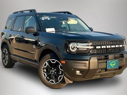 Used 2025 Ford Bronco Sport Outer Banks w/ Outer Banks Tech Package+ AWD/4WD image 1