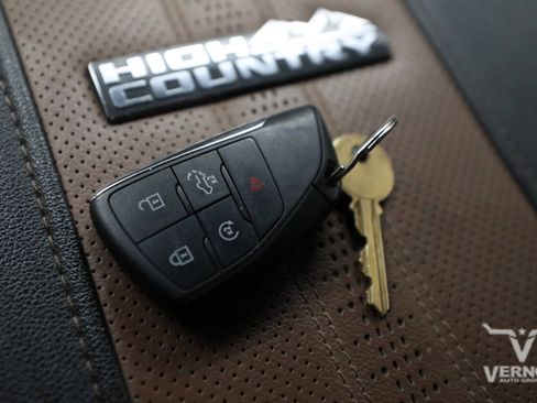 Used 2024 Chevrolet Silverado 2500 High Country w/ Technology Package image 13