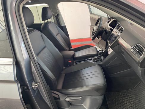Used 2022 Volkswagen Tiguan SE image 9