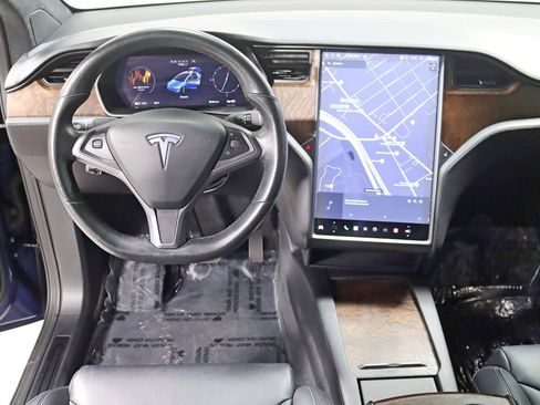 Used 2018 Tesla Model X 75D image 15