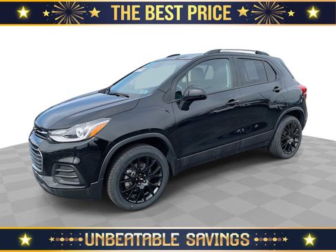 Certified 2022 Chevrolet Trax LT w/ Midnight Edition image 1