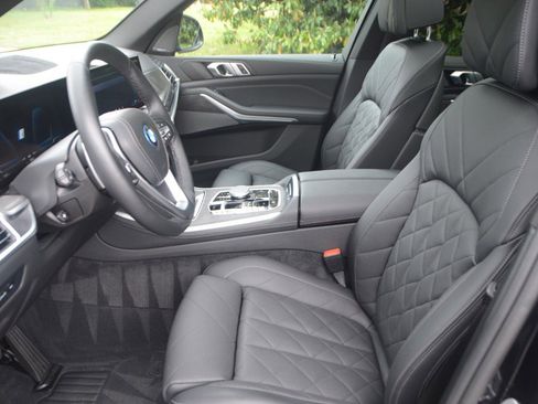 Used 2025 BMW X5 xDrive50e image 12
