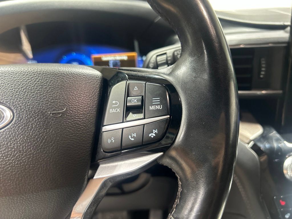 Used 2022 Ford Explorer Platinum w/ Equipment Group 601A AWD/4WD image 38