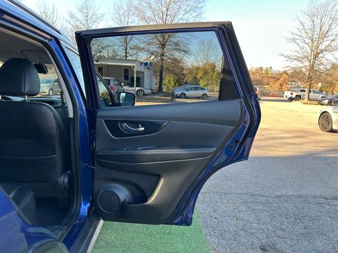 Used 2018 Nissan Rogue SL image 17