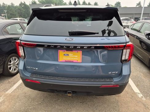 Used 2025 Ford Explorer Active AWD/4WD image 5
