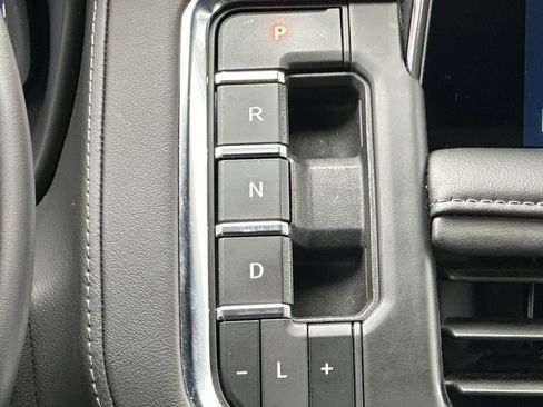 Used 2024 Chevrolet Suburban LT image 18