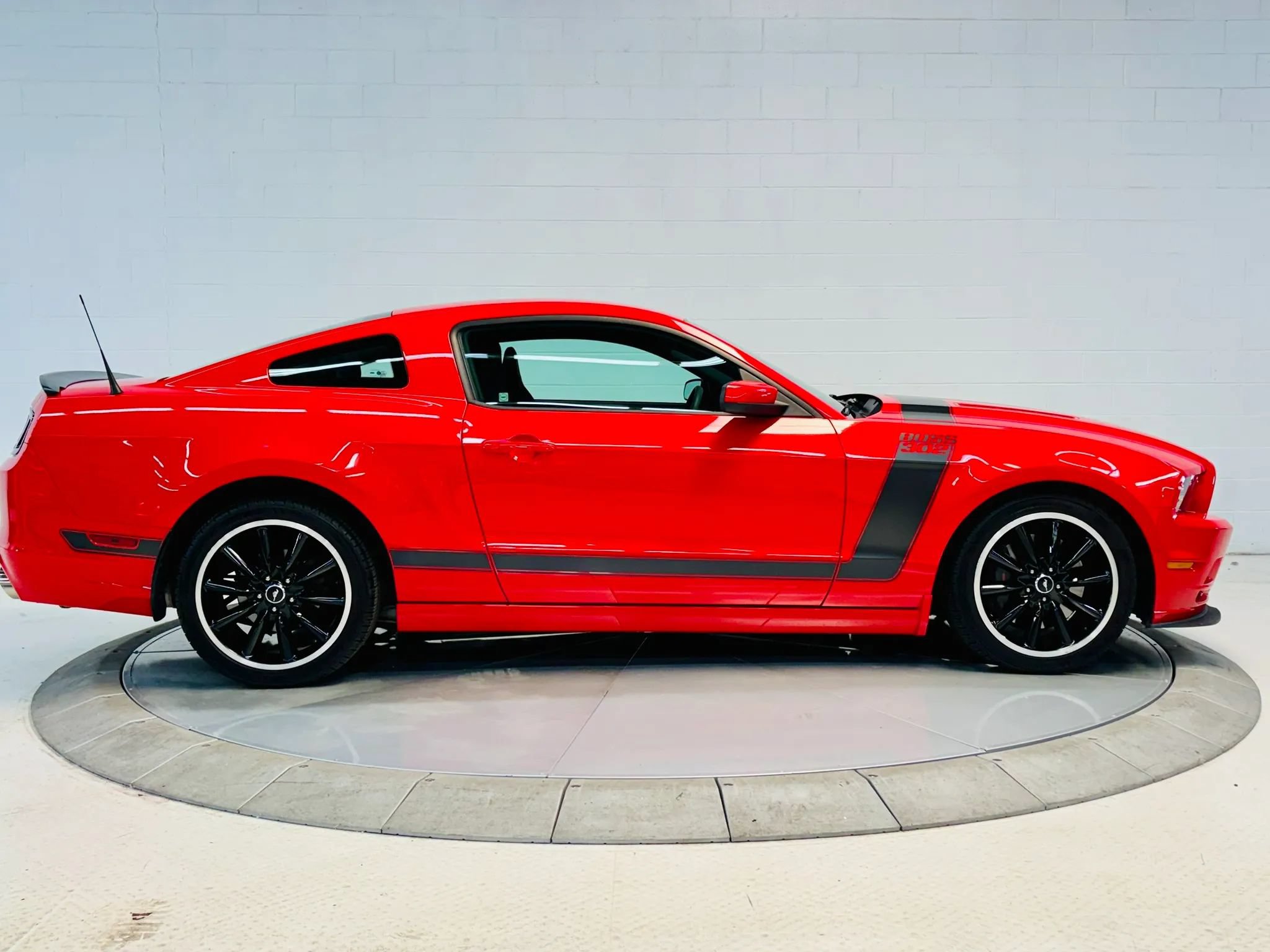 Used 2013 Ford Mustang Boss 302 RWD image 6