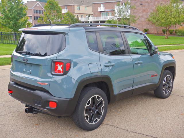 Used 2016 Jeep Renegade Trailhawk w/ Premium Trailhawk Package AWD/4WD image 4